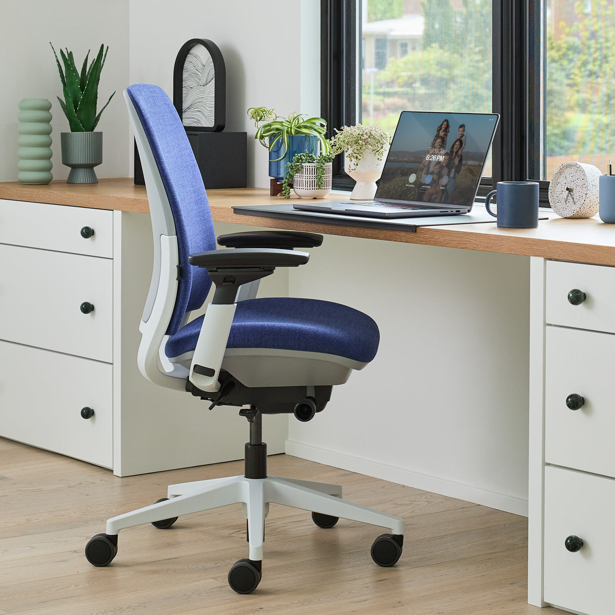Amia Steelcase